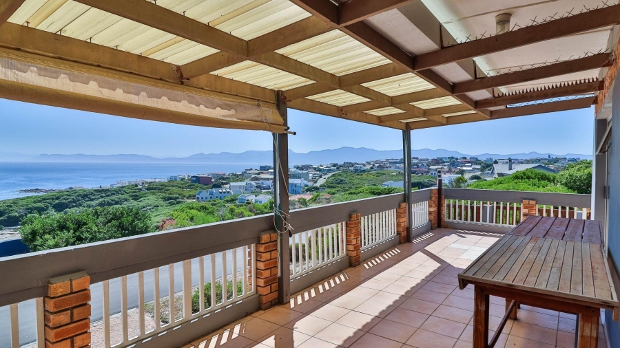 6 Bedroom Property for Sale in De Kelders Western Cape